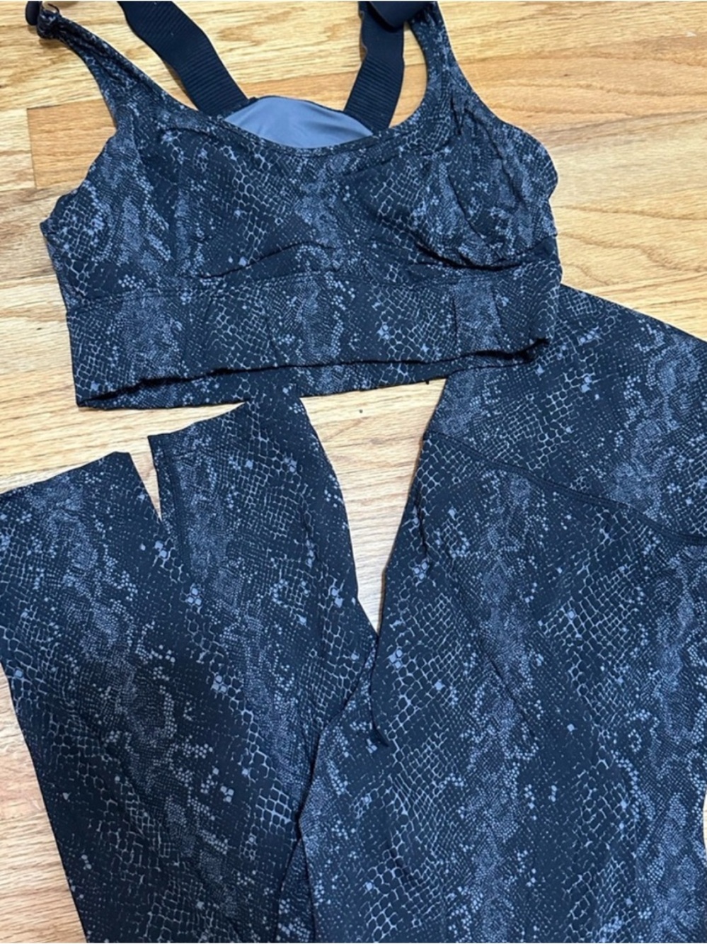 Black Vyper Print Varley Yoga Set - Black/Grey Sports Bra + Leggings
